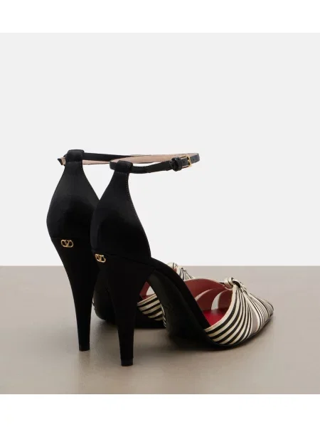 Pantofi cu toc Valentino Garavani din satin alb