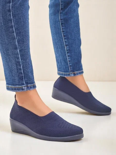 Loafers Resti na klínovém podpatku černé