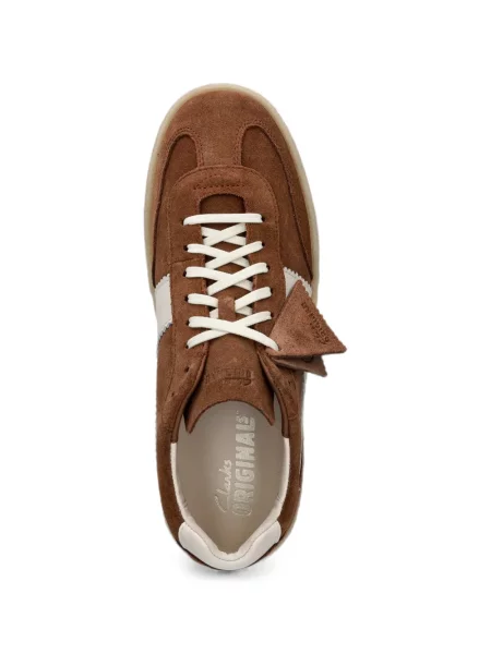 Велурени маратонки Clarks Originals кафяво