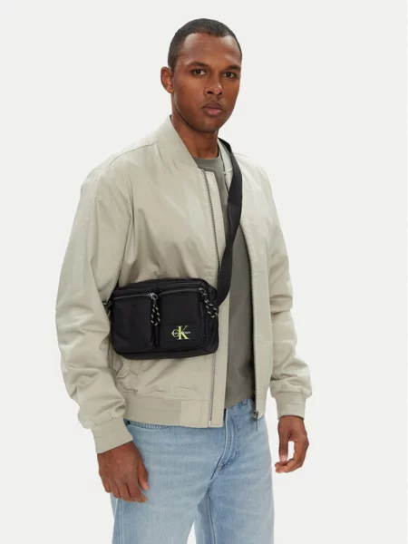 Calvin Klein Torbica za okrog pasu Tech Utility Camera Bag črna