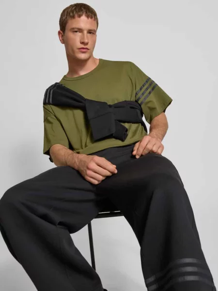 T-shirt z okrągłym dekoltem i wyhaftowanym logo Adidas Originals
