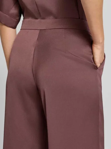 Spodnie o kroju straight fit z satyny Swing