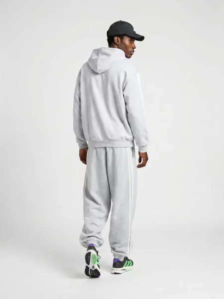 Pruhované jogger nohavice Adidas sivá