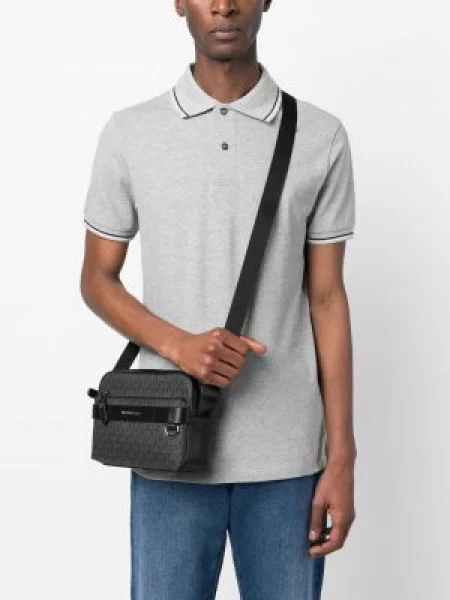 Geantă Michael Kors cu imagine negru