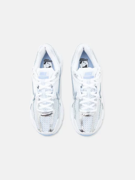 Nike Sportswear Nízke tenisky Zoom Vomero 5 svetlomodrá / strieborná biela