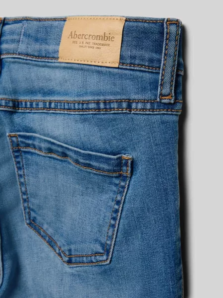 Jeansy z wysokim stanem o rozkloszowanym kroju z wpuszczanymi Abercrombie&fitch niebieskie