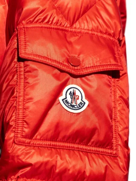 Geacă Moncler cu glugă roșu