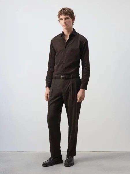 Koszula slim fit z mikrosztruksu Mężczyzna XS MANGO MAN brązowy