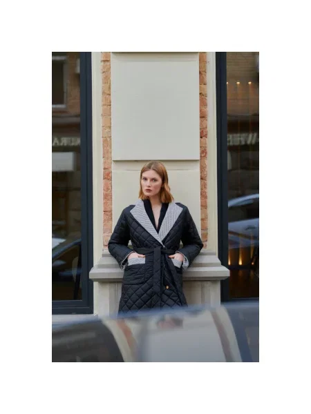 Стьобане пальто-халат Estro чорне