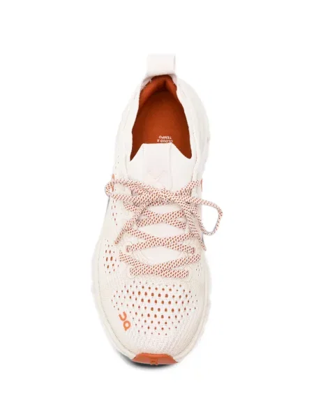 Sneakerși On