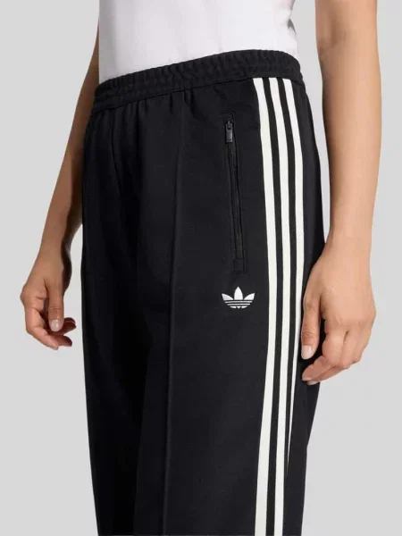 Spodnie dresowe o kroju regular fit z detal z logo Adidas Originals czarne