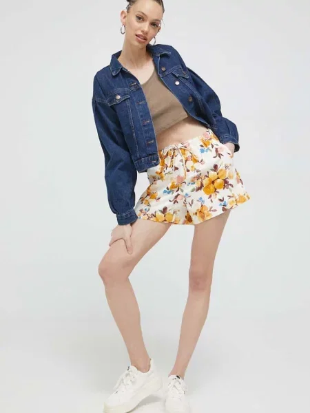 Lanene kratke hlače Abercrombie & Fitch rumena
