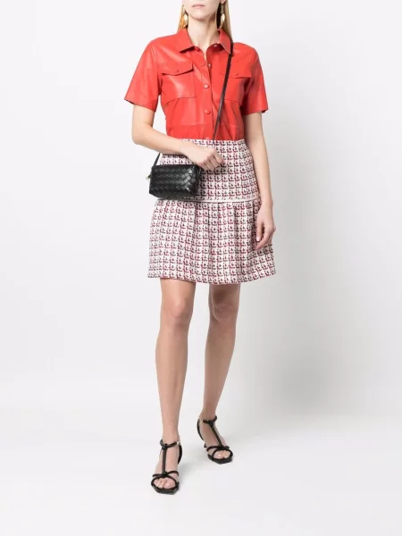 Sijonas Ferragamo a eilutė balta