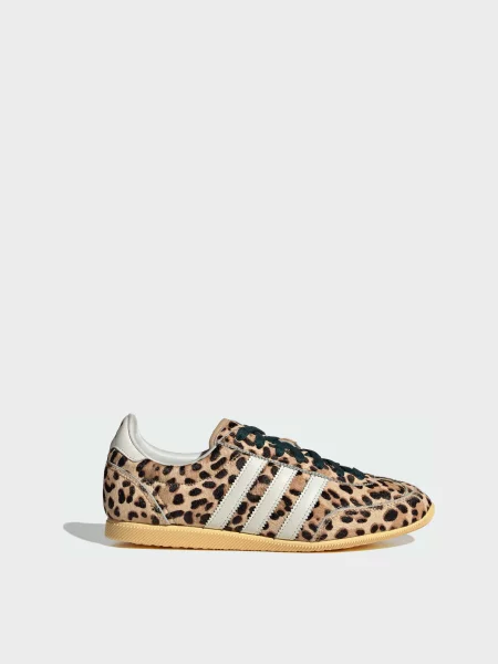 Кожаные повседневные кроссовки Adidas бежевые