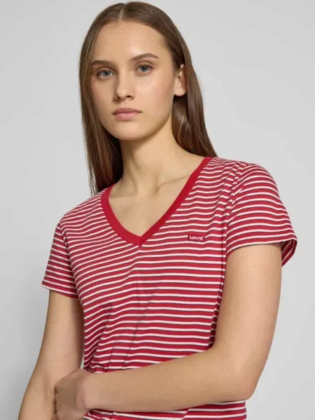 T-shirt z dekoltem w serek i naszytym logo Levi's czerwona