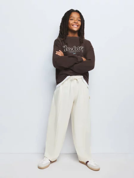 Spodnie jogger o kroju barrel fit kremowy / écru Dzieci 6 MANGO KIDS