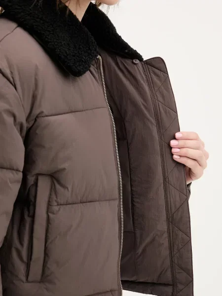 Tommy Jeans Яке кафяво