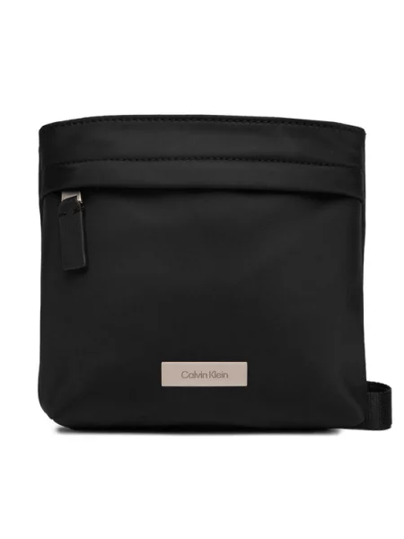 Calvin Klein Crossover torbica Sleek Slim Flatpack crna