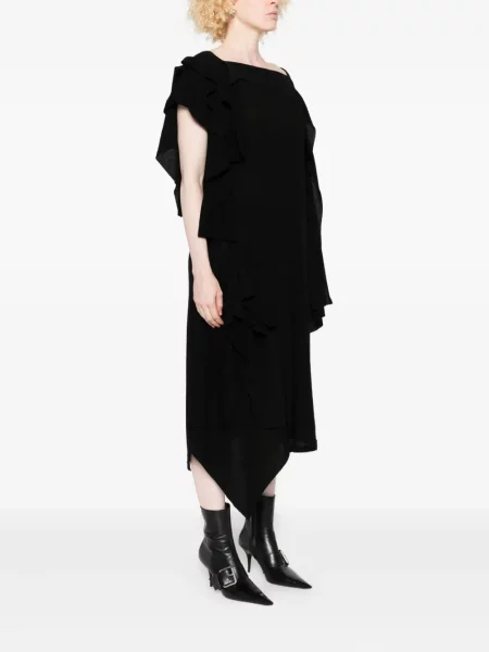 Rochie Yohji Yamamoto drapată de costum negru