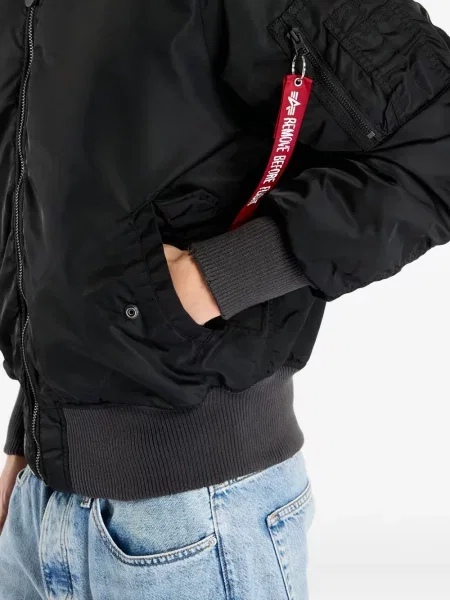 Яке тип бомбър Alpha Industries с протрити краища скрити джобове черно