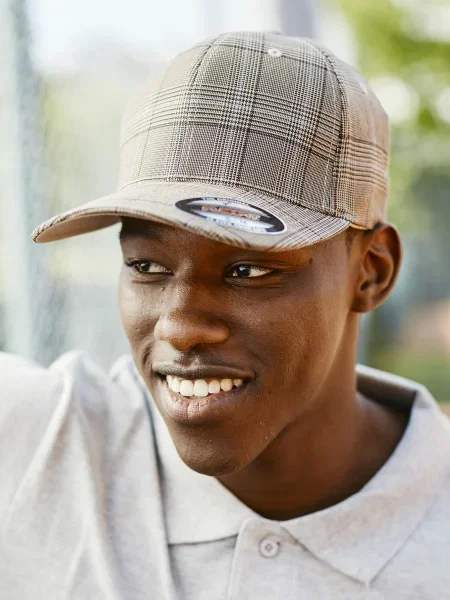 Kapa Flexfit s karirastim vzorcem siva