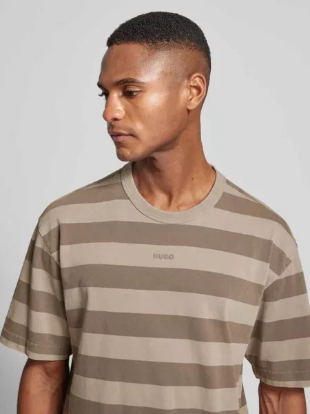 T-shirt z prążkowanym okrągłym dekoltem model ‘Dockoe’ Hugo