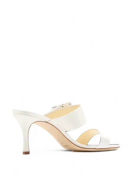 Sandale Manolo Blahnik din satin cu cataramă alb