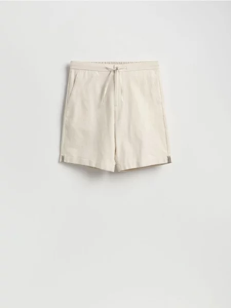 Reserved Pantaloni scurți regular cu amestec de in bej