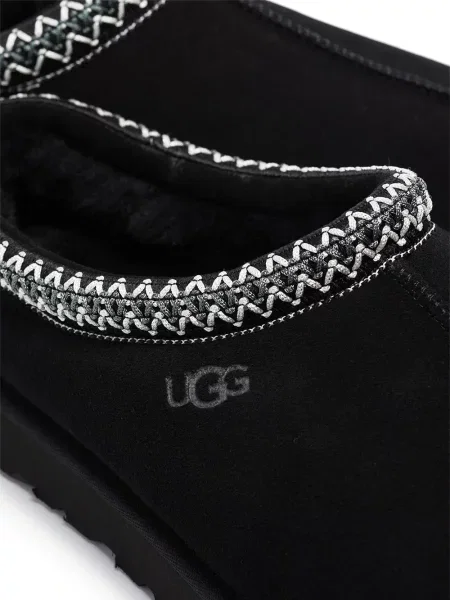 Zomšinės kambarinės šlepetės Ugg juoda