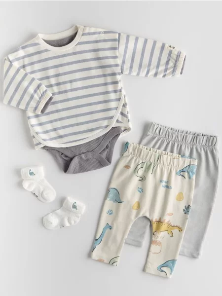 Reserved Tricou în dungi cu mânecă lungă crem