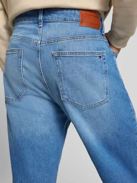 Jeansy o kroju tapered fit z Mieszanka bawełny Tommy Jeans niebieski