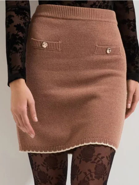 В'язана міні спідниця кавовий
