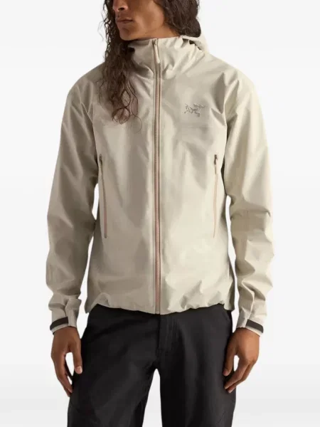 Geacă Arc'teryx cu glugă