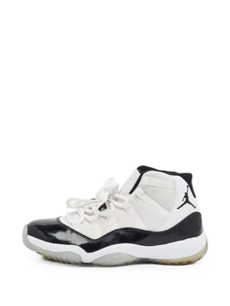 Sneakerși Jordan 11 Retro retro alb