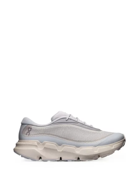 Sneakerși On