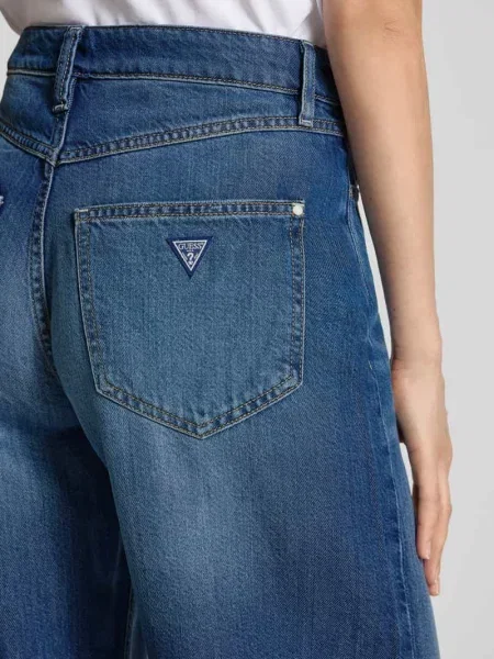 Jeansy z szerokimi nogawkami w 5 kieszeni model BELLFLOWER' Guess niebieskie