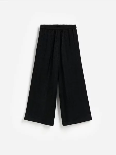 Reserved Pantaloni cu croi larg din negru