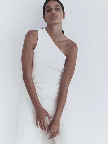 Top s primesjo volne MUUV. SUIS bela