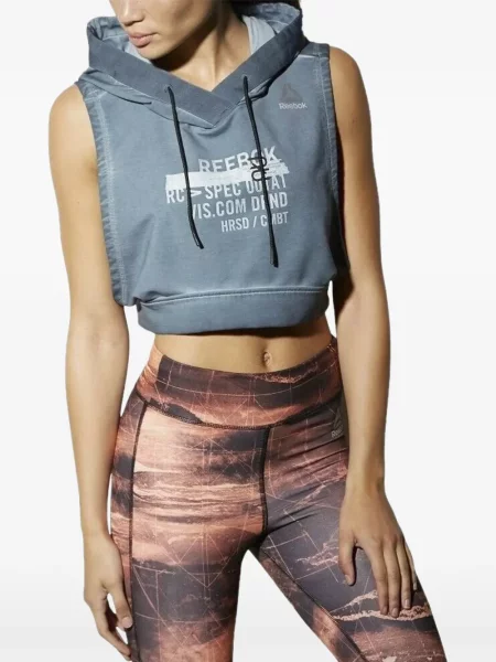 Bluza z kapturem Reebok o krotszym kroju niebieska