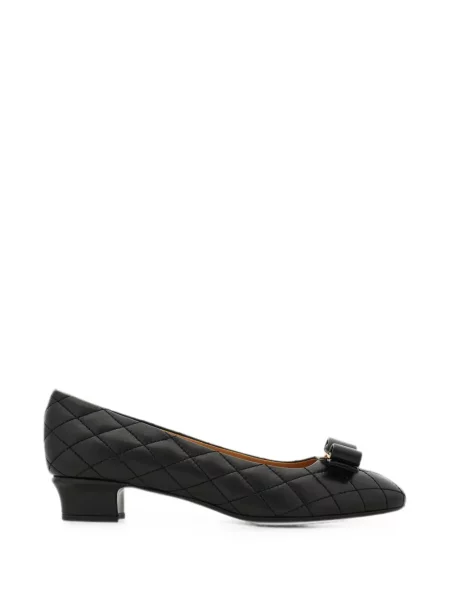 Matlasat pantofi cu toc Ferragamo cu funde negru