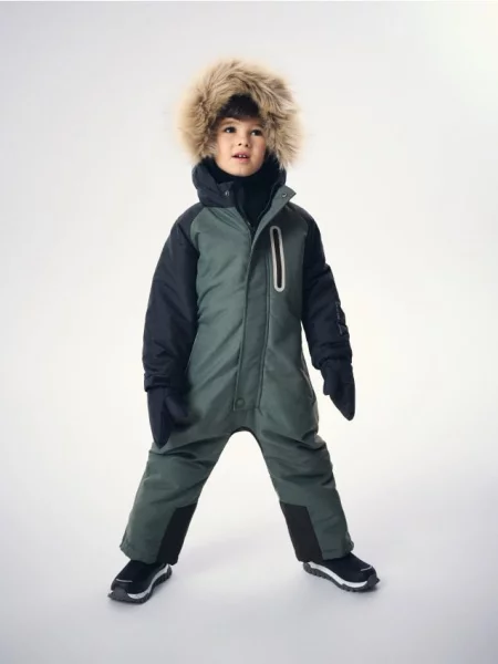 Reserved Pijama-salopetă cu glugă verde-metalizat verde