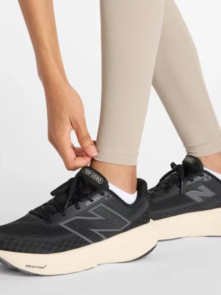 Брюки New Balance с высокой посадкой в рубчик бежевые