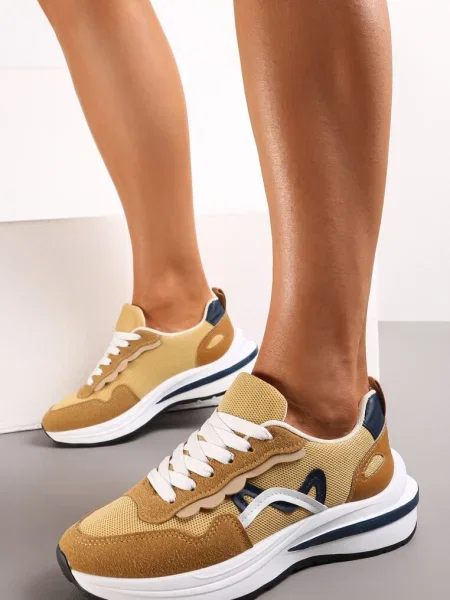 Ciemnobeżowe Sneakersy przed Kostkę z Modnymi Przeszyciami Ciana beżowe