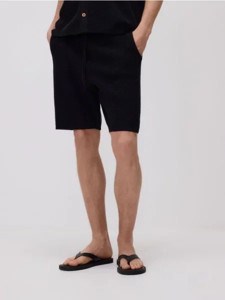 Reserved Szorty jogger z lnem czarny