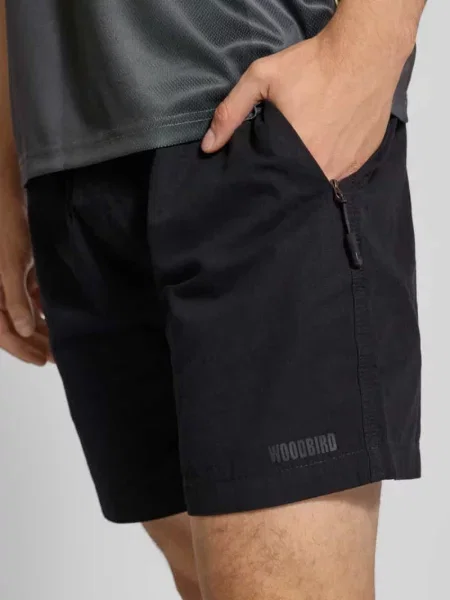 Szorty o kroju relaxed fit z paskiem model ‘Choi’ Woodbird czarne