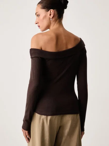 Levi's longsleeve z modalem CLARA RIB OFF SHOULDER LS brązowa