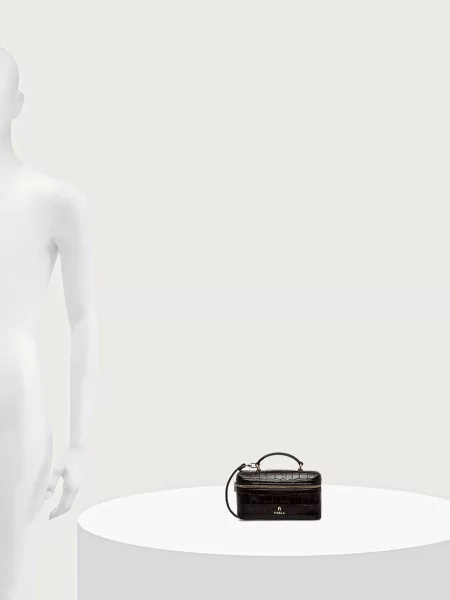 Кожаная косметичка Furla