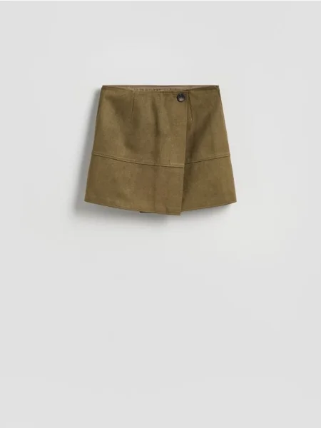 Reserved Fustă mini din imitație de piele întoarsă verde-prăfuit verde