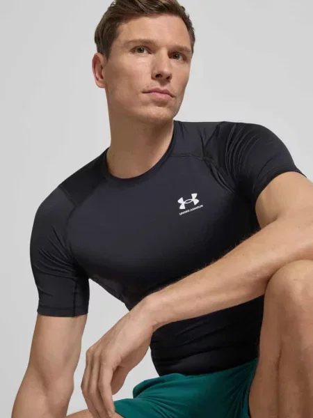 T-shirt z o kroju slim fit z nadrukiem z logo Under Armour czarna
