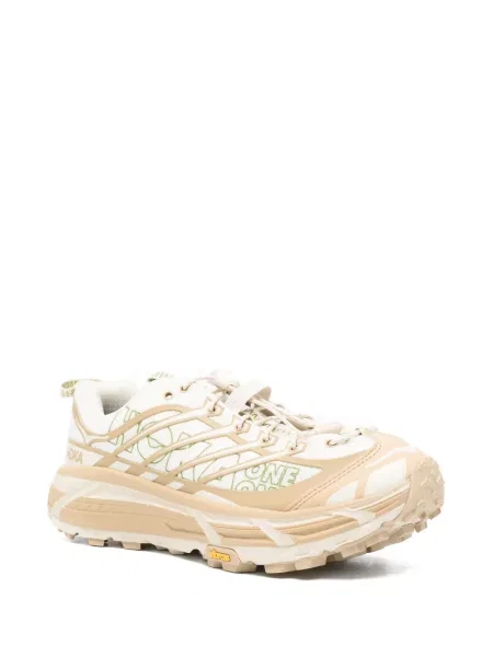 Sneaker Hoka autogrammal